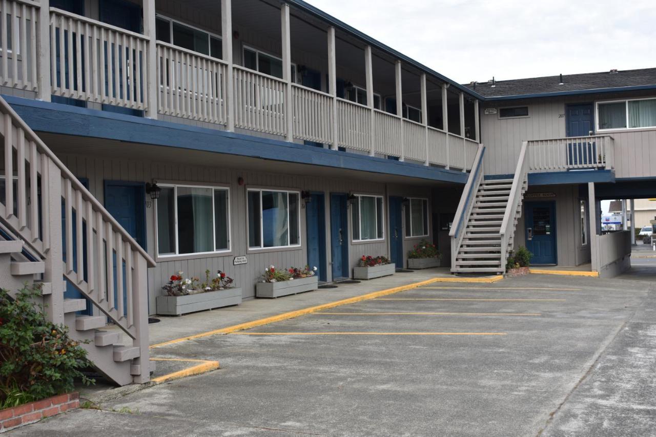 Lighthouse Cove Inn Bandon Exterior photo The motel where the film was shot