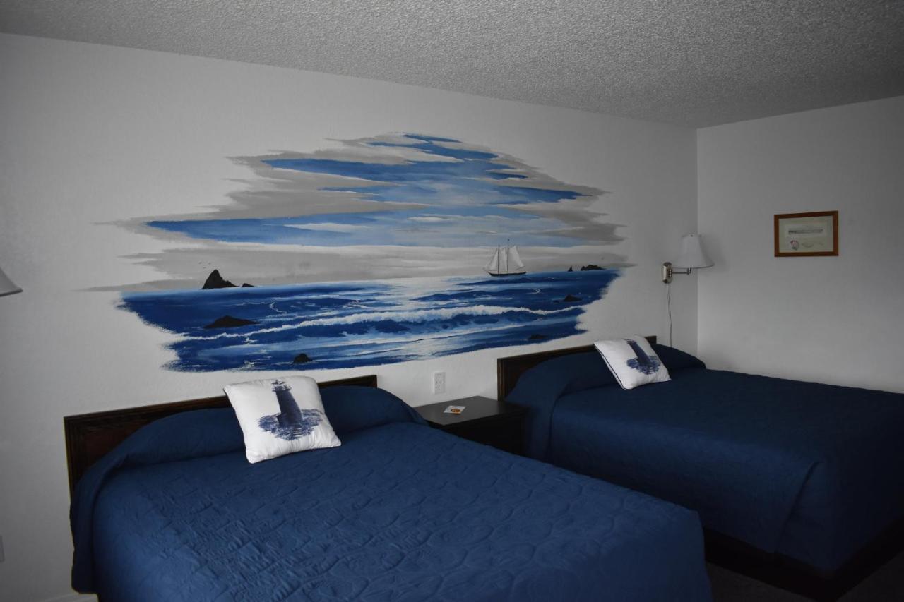 Lighthouse Cove Inn Bandon Exterior photo A room at the motel
