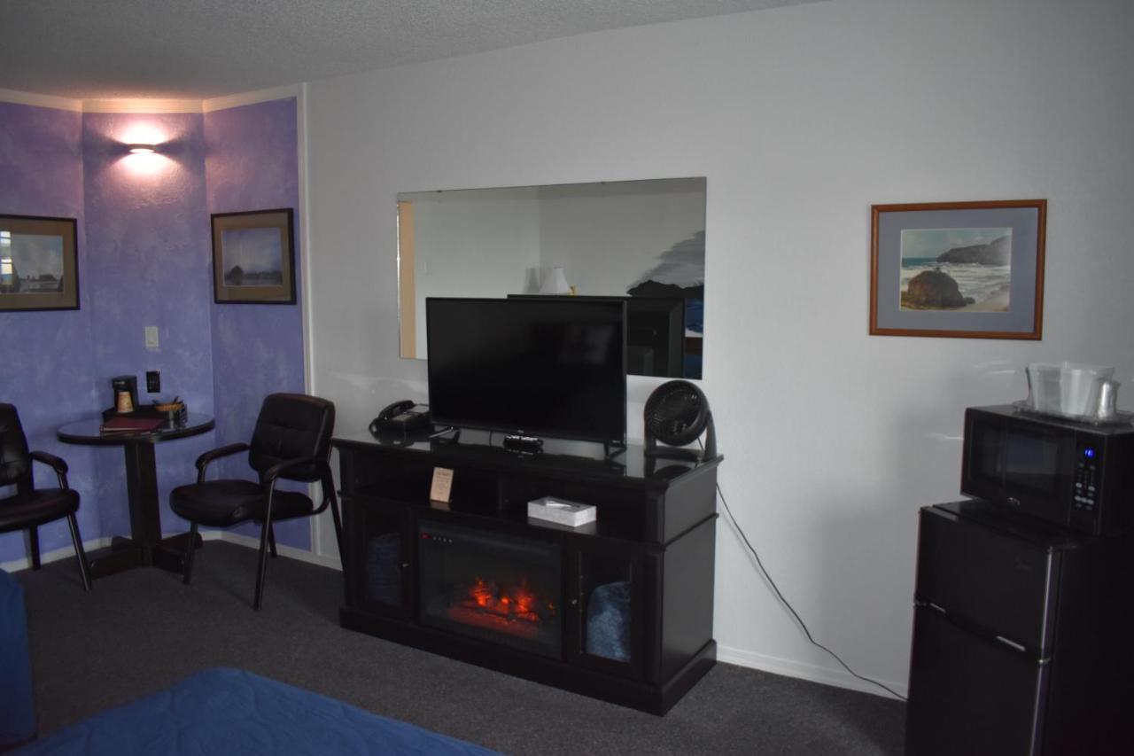 Lighthouse Cove Inn Bandon Exterior photo A typical room at the motel