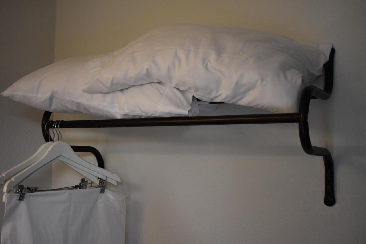 Lighthouse Cove Inn Bandon Exterior photo A wall-mounted coat rack with a pillow on it