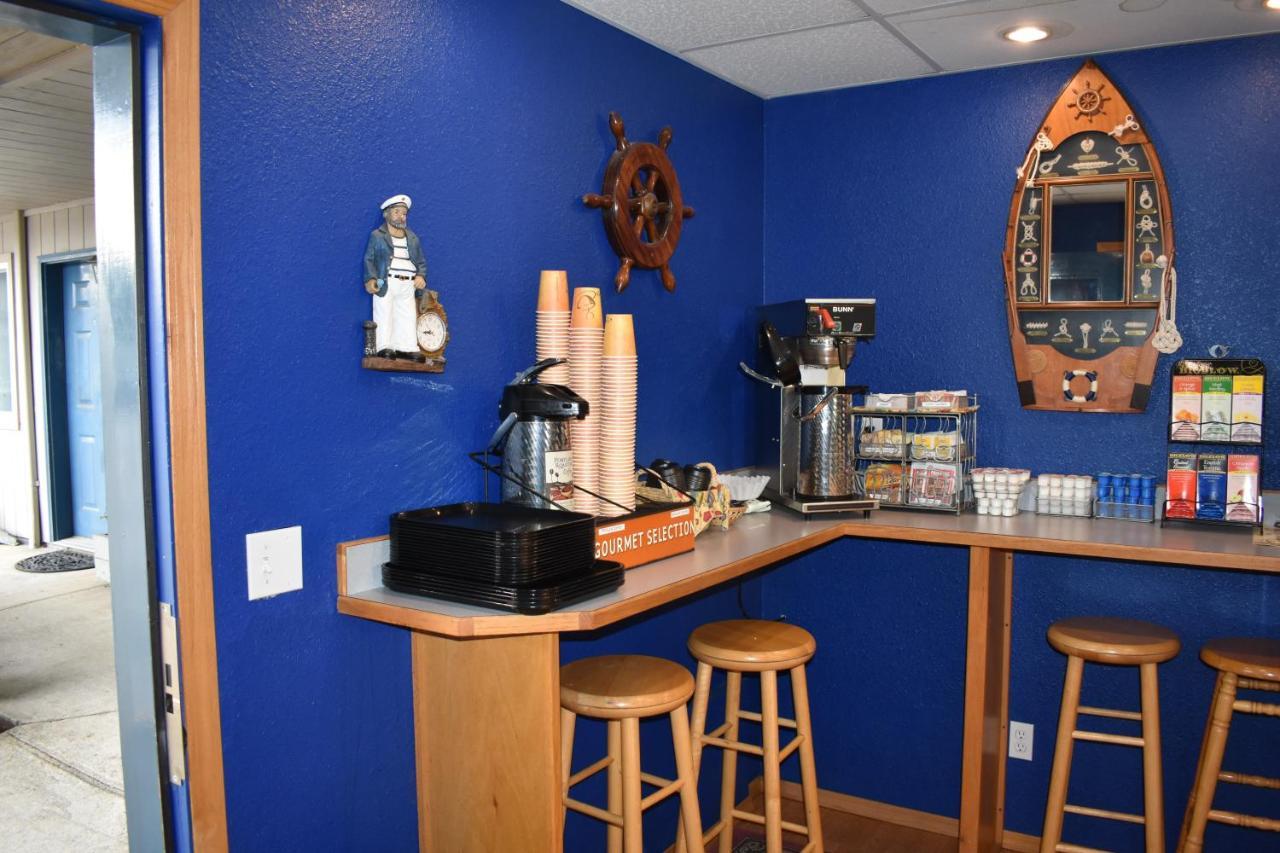 Lighthouse Cove Inn Bandon Exterior photo The coffee bar at the station